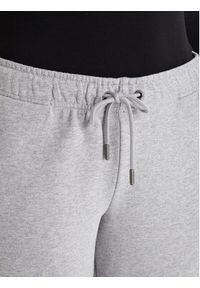 Guess Jeans Spodnie dresowe W6RB52 K68I4 Szary Regular Fit. Kolor: szary. Materiał: bawełna #2