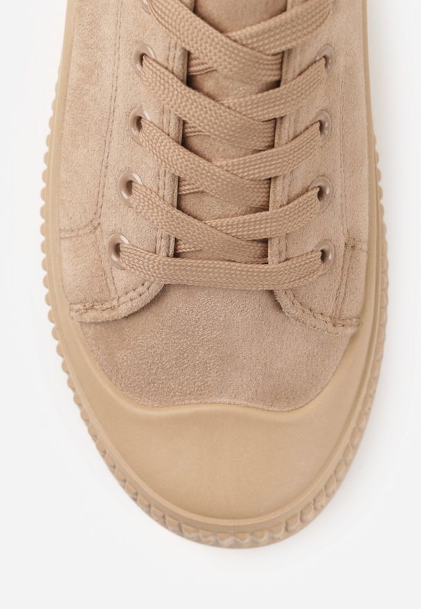 Born2be - Ciemnobeżowe Trampki z Imitacji Zamszu z Nieregularną Podeszwą ze Żłobieniami Naranatea. Okazja: na co dzień, na randkę. Kolor: beżowy. Materiał: zamsz. Szerokość cholewki: normalna. Styl: casual