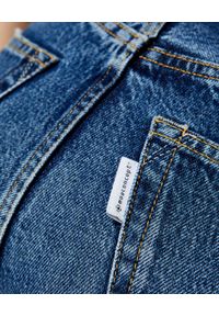 MOA Concept - MOA CONCEPT - Spodnie jeansowe z nadrukiem. Stan: podwyższony. Kolor: niebieski. Wzór: nadruk. Styl: klasyczny #3