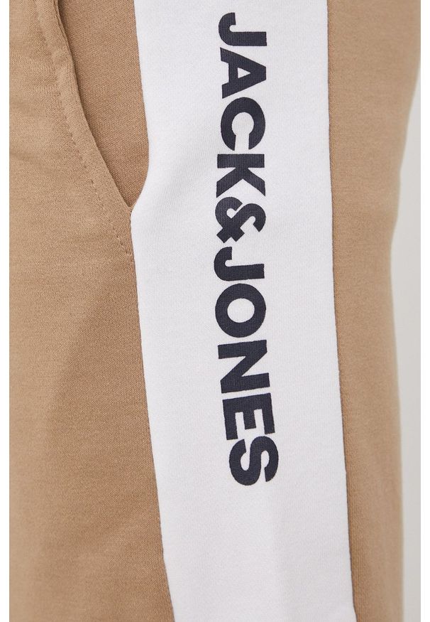 Jack & Jones szorty męskie kolor beżowy. Okazja: na co dzień. Kolor: beżowy. Materiał: bawełna. Wzór: nadruk. Styl: casual