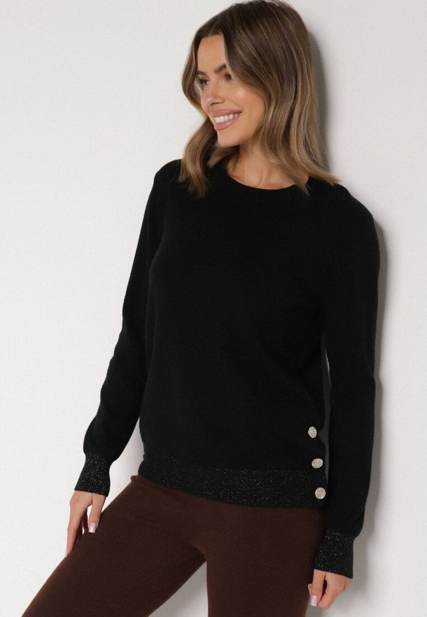 Born2be - Czarny Sweter z Guzikami z Boku Tusiana. Okazja: na co dzień. Kolor: czarny. Materiał: jeans. Styl: casual, klasyczny
