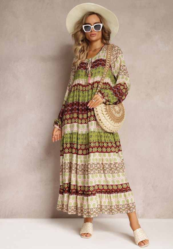 Renee - Zielono-Beżowa Rozkloszowana Sukienka Boho z Wiązaniem Przy Dekolcie Haema. Kolor: zielony. Sezon: lato, wiosna. Styl: boho. Długość: maxi