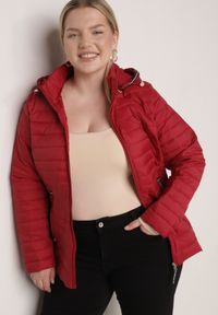 Born2be - Czerwona Pikowana Kurtka Przejściowa z Odpinanym Kapturem Tidesse. Kolor: czerwony. Materiał: poliester, jeans #5
