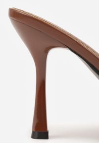 Renee - Brązowe Klapki na Szpilce z Kwadratowym Noskiem Peep Toe Avenata. Okazja: na co dzień, na randkę. Nosek buta: otwarty. Kolor: brązowy. Materiał: jeans, skóra, koronka. Obcas: na szpilce. Styl: casual #7