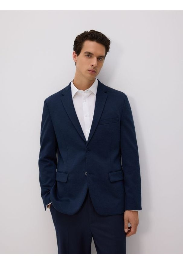Reserved - Marynarka slim fit - granatowy. Kolor: niebieski. Materiał: dzianina, wiskoza
