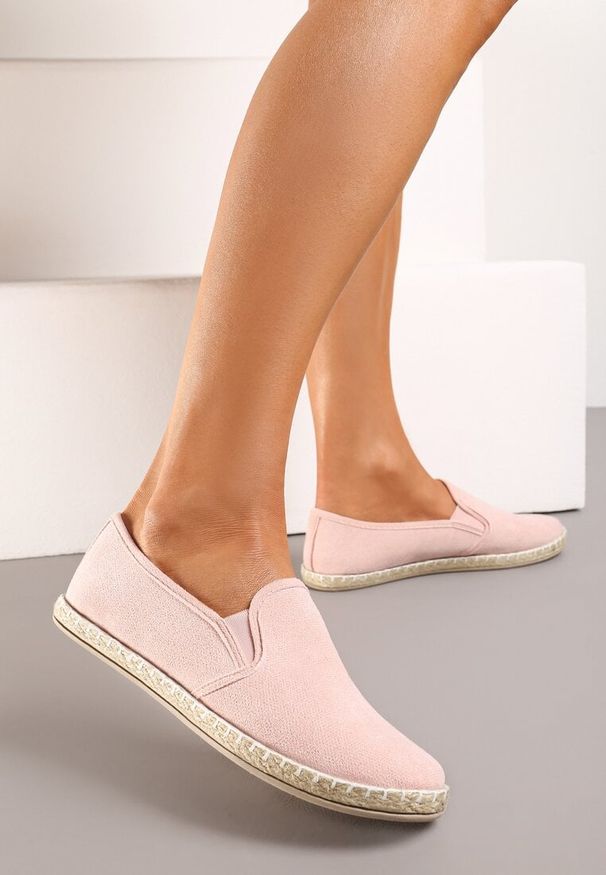 Born2be - Różowe Tenisówki Espadryle Slip On Na Płaskiej Podeszwie Liodelia. Zapięcie: bez zapięcia. Kolor: różowy. Materiał: materiał, jeans. Sezon: lato, wiosna. Obcas: na płaskiej podeszwie. Styl: klasyczny