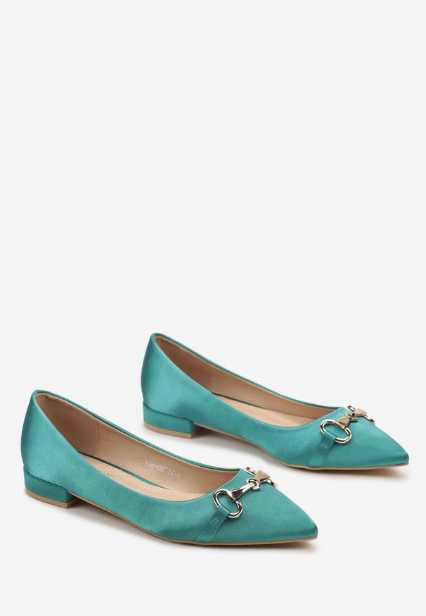 Born2be - Zielone Satynowe Balerinki z Metalową Ozdobą Persefa. Kolor: zielony. Materiał: satyna. Wzór: aplikacja. Styl: elegancki