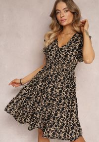 Renee - Czarno-Beżowa Rozkloszowana Sukienka z Wiskozy z Falbankami Tuls. Typ kołnierza: kołnierz z falbankami. Kolor: czarny. Materiał: wiskoza. Długość: mini #1