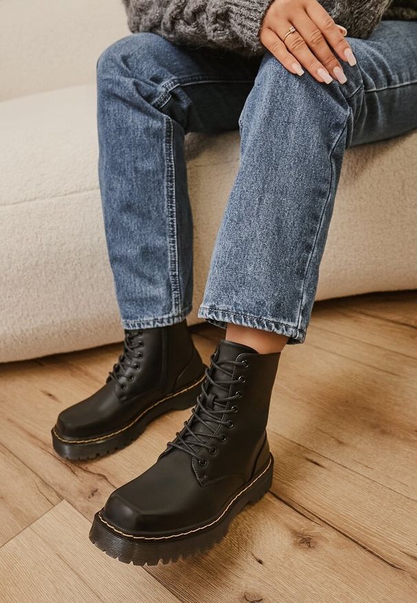 Born2be - Czarne Ocieplone Botki Workery na Grubej Podeszwie ze Sznurowaniem Cretine. Zapięcie: sznurówki. Kolor: czarny. Materiał: jeans, wełna. Sezon: zima, jesień. Styl: klasyczny, elegancki