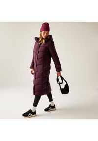 Regatta - Płaszcz damski zimowy ocieplany Eloria. Kolor: fioletowy. Materiał: poliester, syntetyk, puch. Sezon: zima. Sport: turystyka piesza #1