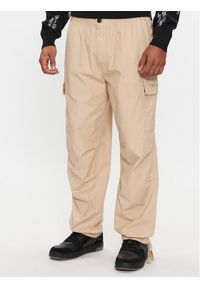 Calvin Klein Jeans Spodnie cargo Essential Regular Cargo Pant J30J324692 Beżowy Regular Fit. Kolor: beżowy. Materiał: bawełna