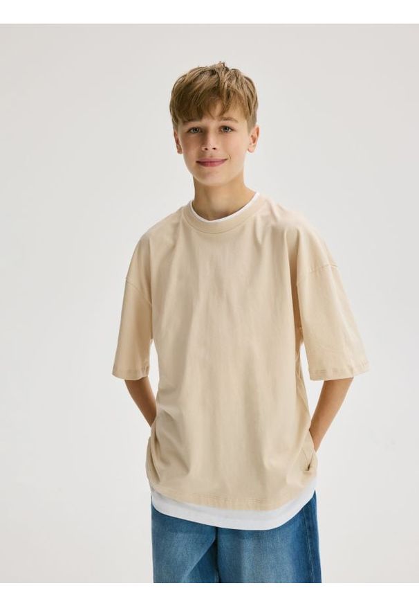 Reserved - Bawełniany t-shirt z nadrukiem - beżowy. Kolor: beżowy. Materiał: bawełna. Wzór: nadruk