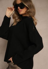 Renee - Czarny Sweter z Metalicznymi Guzikami na Ramieniu Ederlia. Okazja: do pracy, na spotkanie biznesowe. Typ kołnierza: golf. Kolor: czarny. Materiał: skóra. Styl: biznesowy, elegancki #4