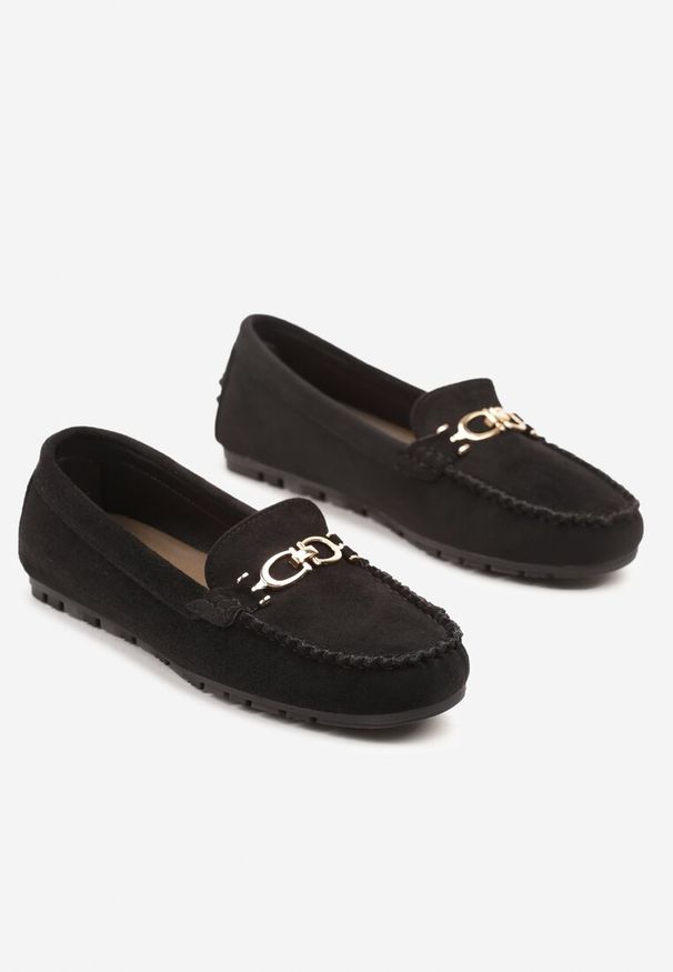 Born2be - Czarne Mokasyny z Imitacji Zamszu Zdobione Metaliczną Aplikacją Soltewi. Kolor: czarny. Materiał: zamsz. Wzór: aplikacja. Obcas: na płaskiej podeszwie. Styl: elegancki