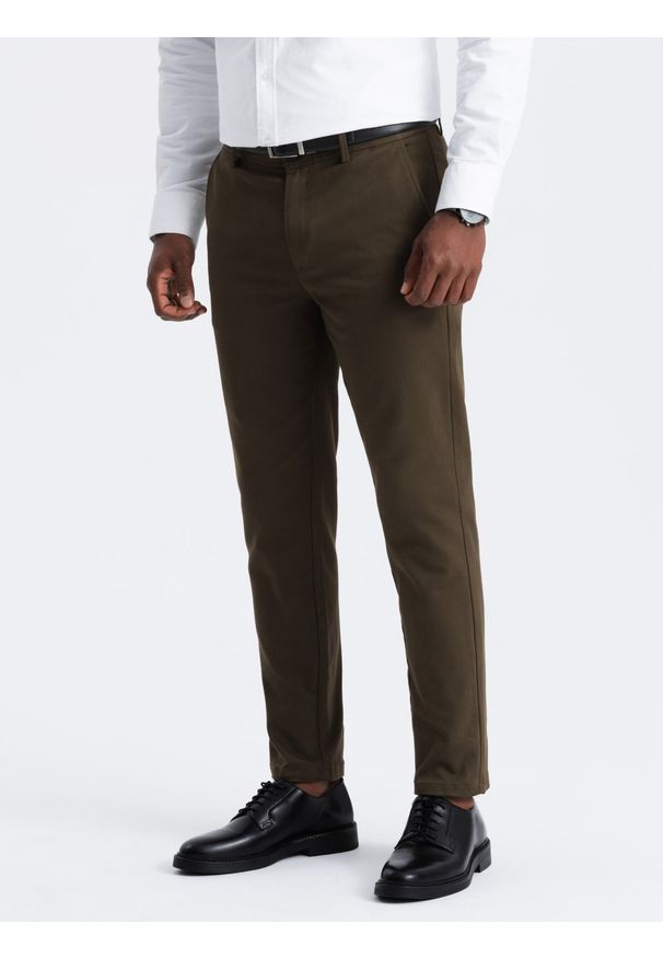 Ombre Clothing - Spodnie męskie chino SLIM FIT z delikatną teksturą - ciemnooliwkowe V4 OM-PACP-0190 - XXL. Kolor: oliwkowy. Materiał: bawełna, materiał