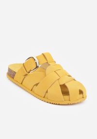 Born2be - Żółte Płaskie Klapki Mule z Przeplatanych Pasków z Klamrą Ceinca. Okazja: na co dzień. Kolor: żółty. Materiał: len, jeans. Wzór: haft, paski. Obcas: na płaskiej podeszwie. Styl: wakacyjny, casual, boho #7