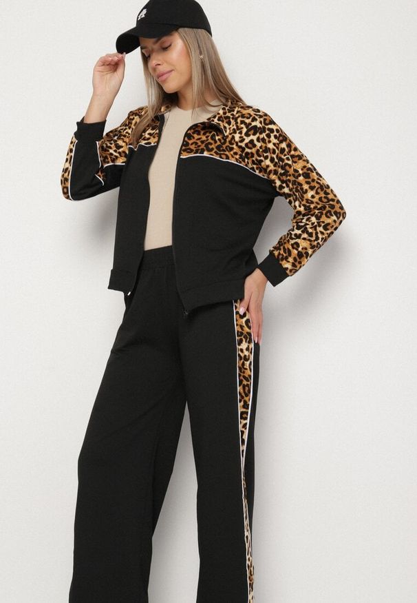 Born2be - Czarny Komplet Dresowy Bluza ze Stójką i Szerokie Spodnie w Panterkę Savorre. Kolor: czarny. Materiał: dresówka. Wzór: motyw zwierzęcy
