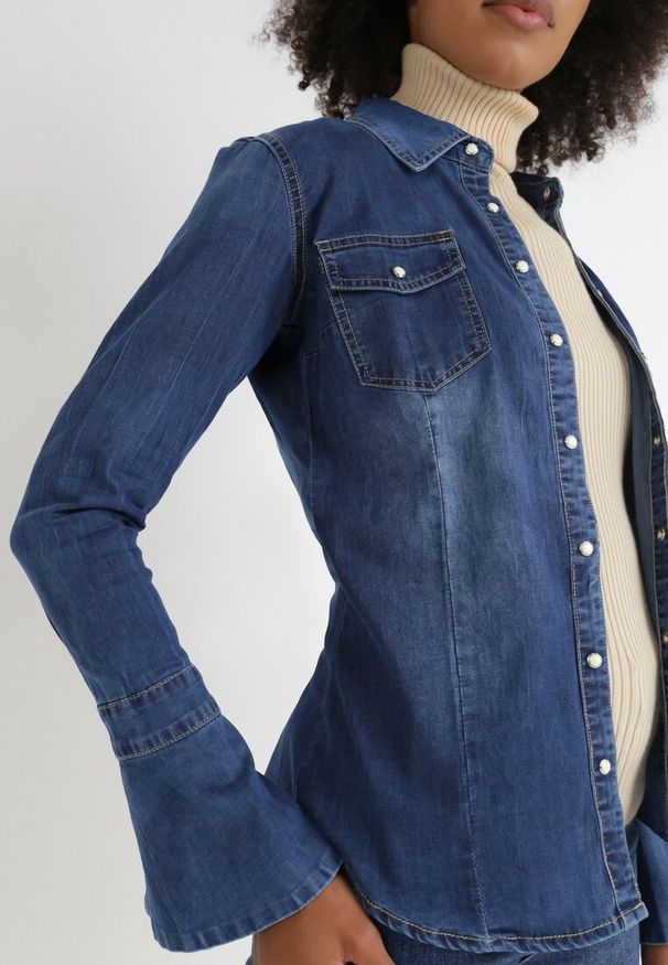 Born2be - Granatowa Koszula Jeansowa Argeira. Okazja: na co dzień. Kolor: niebieski. Materiał: jeans. Długość: długie. Styl: klasyczny, casual