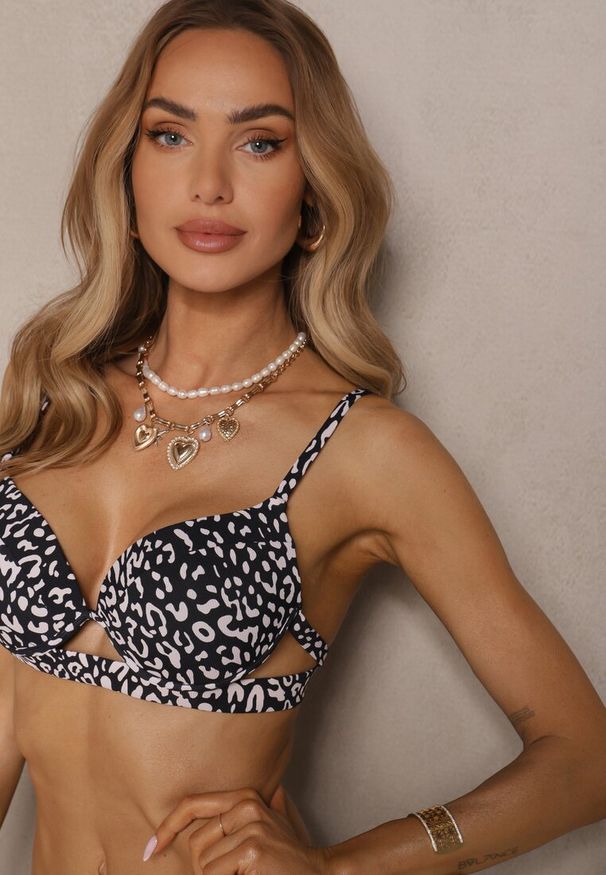 Renee - Czarne Bikini w Panterkowy Wzór Biustonosz i Majtki Figi Zdobione Wycięciami Savrienne. Kolor: czarny. Wzór: aplikacja