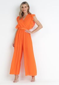 Born2be - Pomarańczowy Plisowany Kombinezon z Szerokimi Nogawkami i Wiązanym Paskiem Audra. Okazja: na co dzień. Kolor: pomarańczowy. Sezon: wiosna, lato. Styl: casual, elegancki #1