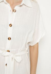 Born2be - Biała Koszulowa Sukienka z Lnem Wiskozą i Paskiem Lenaviel. Okazja: na co dzień. Kolor: biały. Materiał: wiskoza, len. Typ sukienki: koszulowe. Styl: casual, klasyczny #2