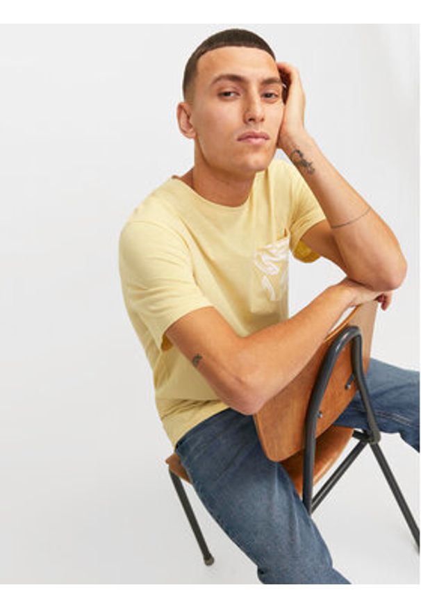 Jack & Jones - Jack&Jones T-Shirt Lafayette 12250435 Żółty Standard Fit. Kolor: żółty. Materiał: bawełna