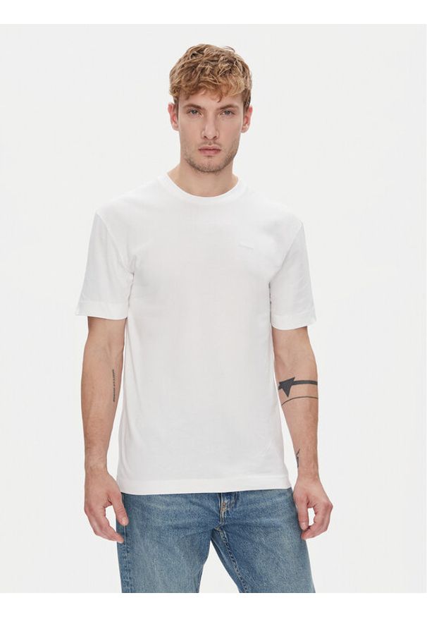 Calvin Klein T-Shirt K10K112749 Biały Comfort Fit. Kolor: biały. Materiał: bawełna