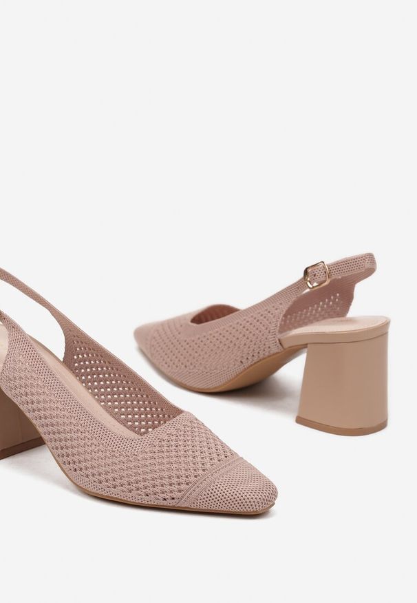 Renee - Ciemnobeżowe Sandały na Słupku Typu Slingback z Ażurową Cholewką Morivira. Okazja: na co dzień. Nosek buta: okrągły. Zapięcie: pasek. Kolor: beżowy. Wzór: ażurowy. Materiał: jeans. Obcas: na słupku. Styl: elegancki, casual. Wysokość obcasa: średni