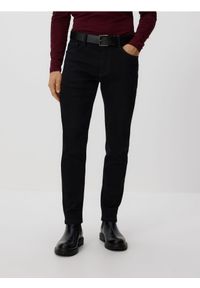 Reserved - Jeansy slim z paskiem - czarny. Kolor: czarny