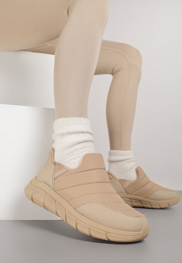 Renee - Ciemnobeżowe Sneakersy Śniegowce na Platformie z Tłoczeniem i Pikowaną Cholewką Vermina. Okazja: na co dzień. Kolor: beżowy. Materiał: dresówka. Szerokość cholewki: normalna. Obcas: na platformie