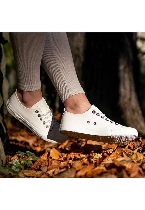 Big-Star - Białe Trampki Big Star Modne Buty Damskie Półbuty. Kolor: biały. Materiał: dresówka, skóra ekologiczna, materiał, guma. Szerokość cholewki: normalna