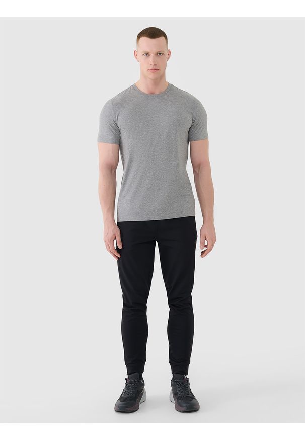 4f - 4F Koszulka treningowa szybkoschnąca męska - szara M. Kolor: szary. Materiał: dzianina, elastan, włókno, syntetyk, materiał. Wzór: gładki, jednolity, ze splotem. Sport: fitness