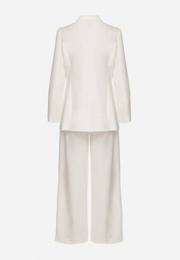 Born2be - Biały Garnitur Dwurzędowa Marynarka z Usztywnionymi Ramionami i Spodnie Sonavitia. Kolor: biały