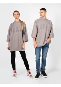 Yeezy Gap Engineered by Balenciaga - Yeezy Gap Engineered By Balenciaga T-Shirt "Dove" | 719615 TMVQ2 | Mężczyzna | Szary. Kolor: szary. Materiał: bawełna. Wzór: nadruk #1
