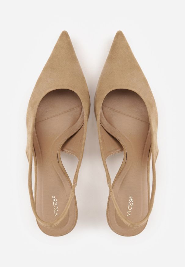 Born2be - Ciemnobeżowe Czółenka z Odkrytą Piętą VICES na Obcasie Kaczuszka Anatema. Okazja: na co dzień. Kolor: beżowy. Materiał: jeans, zamsz. Obcas: na obcasie. Styl: casual, elegancki. Wysokość obcasa: średni