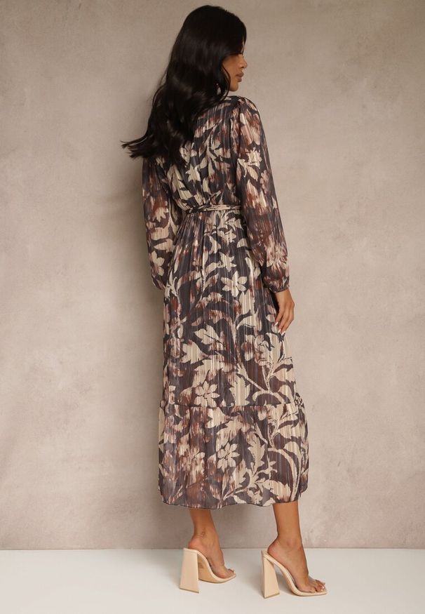 Renee - Szara Sukienka o Rozkloszowanym Kroju z Wiązanym Paskiem i Metaliczną Nicią Nalimirae. Okazja: na co dzień. Typ kołnierza: dekolt w kształcie V. Kolor: szary. Materiał: skóra, elastan, wiskoza. Styl: casual