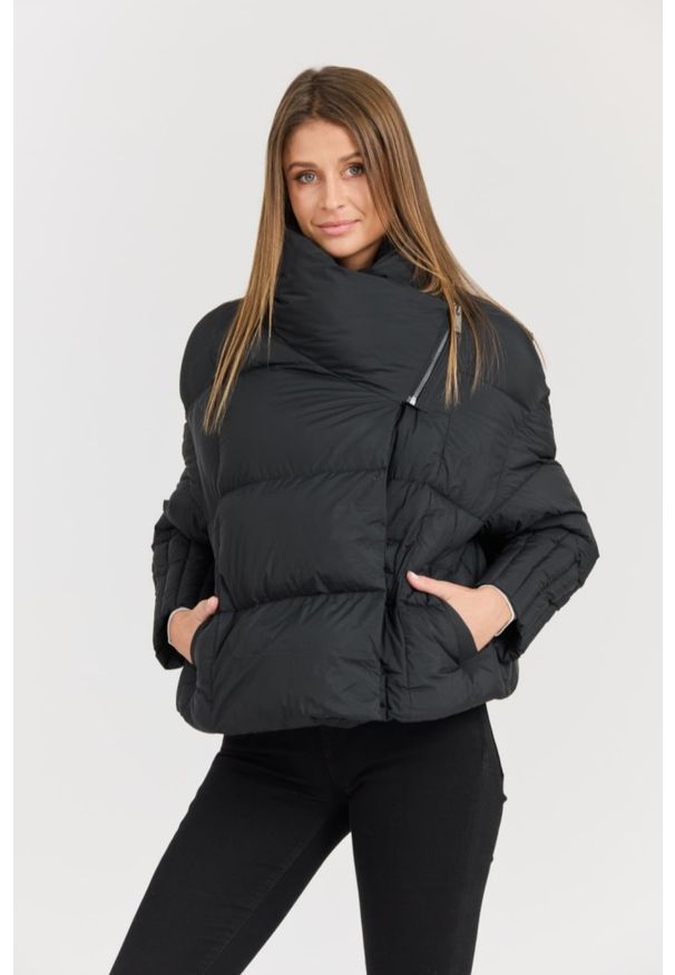 DIEGO M Czarna damska kurtka Giubbino Micropiuma - Collo Con Zip, Rozmiar S. Kolor: czarny. Materiał: puch, nylon. Długość rękawa: długi rękaw. Długość: długie