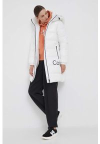 Calvin Klein Jeans kurtka damska kolor biały zimowa. Kolor: biały. Materiał: włókno. Sezon: zima #5
