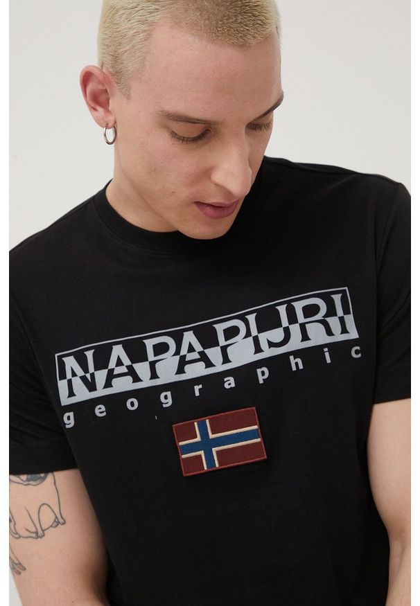 Napapijri t-shirt bawełniany kolor czarny z aplikacją. Kolor: czarny. Materiał: bawełna. Wzór: aplikacja