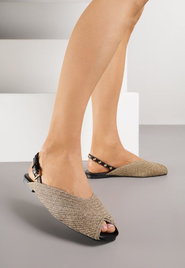 Renee - Ciemnobeżowe Sandały z Plecionką i Metalicznymi Ozdobami Crowstrider. Okazja: na co dzień. Zapięcie: sprzączka. Kolor: beżowy. Materiał: jeans. Wzór: aplikacja. Sezon: wiosna. Styl: glamour, casual, elegancki