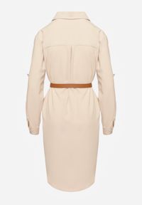 Renee - Beżowa Koszulowa Sukienka Ozdobiona Paskiem i Rękawem z Regulacją Esaviona. Okazja: na co dzień. Kolor: beżowy. Materiał: jeans. Wzór: aplikacja. Typ sukienki: koszulowe. Styl: casual, elegancki #8