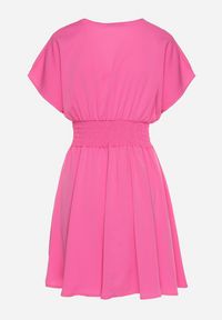 Born2be - Różowa Sukienka z Kopertowym Dekoltem Rozkloszowana Alarvea. Kolor: różowy. Długość rękawa: krótki rękaw. Wzór: kolorowy. Typ sukienki: kopertowe #6