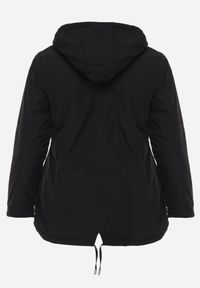 Born2be - Czarno-Czerwona Przejściowa Kurtka Dwustronna Parka z Pikowaniem i Kapturem Tidare. Okazja: na spacer, na co dzień. Kolekcja: plus size. Kolor: czarny. Materiał: poliester, jeans. Styl: casual, sportowy #2