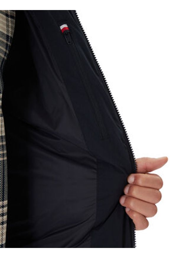 TOMMY HILFIGER - Tommy Hilfiger Kurtka puchowa MW0MW40616 Granatowy Regular Fit. Kolor: niebieski. Materiał: syntetyk