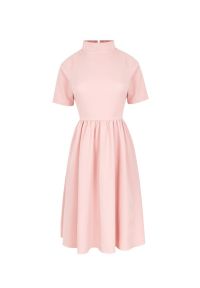 Sukienki.shop - Elegancka rozkloszowana sukienka z wywiniętą stójką różowa. Okazja: do pracy. Typ kołnierza: kołnierzyk stójkowy. Kolor: czerwony, różowy. Styl: elegancki #2