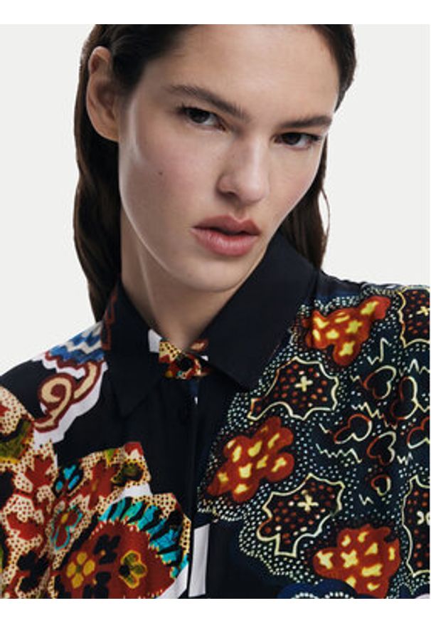 Desigual Kombinezon Paisley 25SWPW20 Czarny Regular Fit. Kolor: czarny. Materiał: wiskoza. Wzór: paisley
