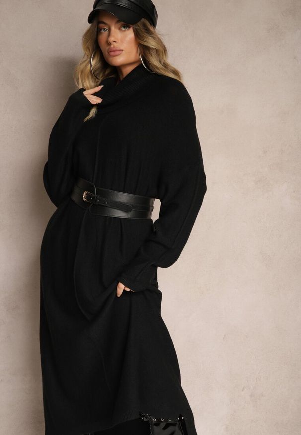 Renee - Czarna Sweterkowa Sukienka z Wiskozą z Golfem i Eleganckimi Rozcięciami Elettrina. Okazja: na spacer, na co dzień. Typ kołnierza: golf. Kolor: czarny. Materiał: wiskoza. Długość rękawa: długi rękaw. Styl: elegancki