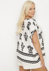 Born2be - Czarno-Biała Bluzka z Wiskozy we Wzór w Stylu Boho Lunaseia. Okazja: na co dzień. Kolor: czarny. Materiał: wiskoza. Styl: boho #7