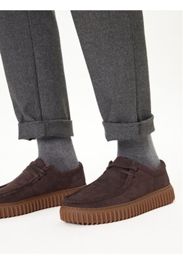 Clarks Półbuty Torhill Lo 26181386 Brązowy. Kolor: brązowy. Materiał: skóra