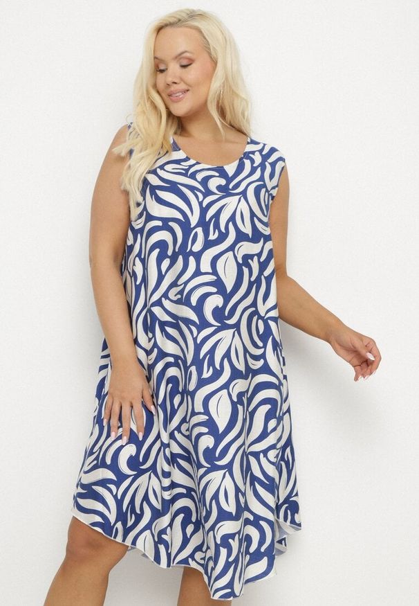 Born2be - Niebieska Rozkloszowana Sukienka z Wiskozy o Trapezowym Kroju Bez Rękawów Folariela. Okazja: na co dzień. Kolor: niebieski. Materiał: wiskoza. Długość rękawa: bez rękawów. Typ sukienki: trapezowe. Styl: klasyczny, casual, elegancki